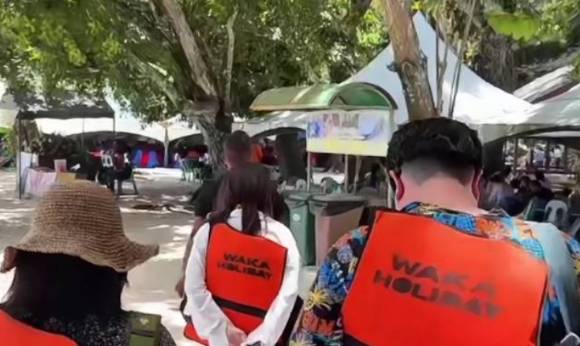 말레이시아에서 스노클링 중 물에 빠진 한국 여성을 중국인 관광객들이 구조해 화제를 끌고 있다. [사진=바이두 갈무리 ]