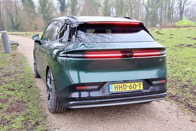 지커 7X 후면부 / 출처=IT동아