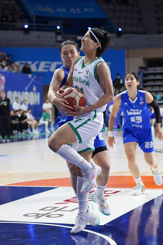 여자프로농구 부천 하나은행의 이이지마 사키. 사진 WKBL