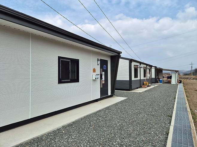 지난 16일 경북 안동시 일직면 명진2리 산불 이재민 임시조립주택 주거단지 모습. 김정석 기자