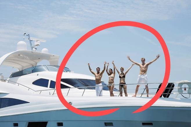 해당 사진은 기사 본문과 관계없습니다. 호화 요트에서 파티를 즐기는 사람들. [123rf]