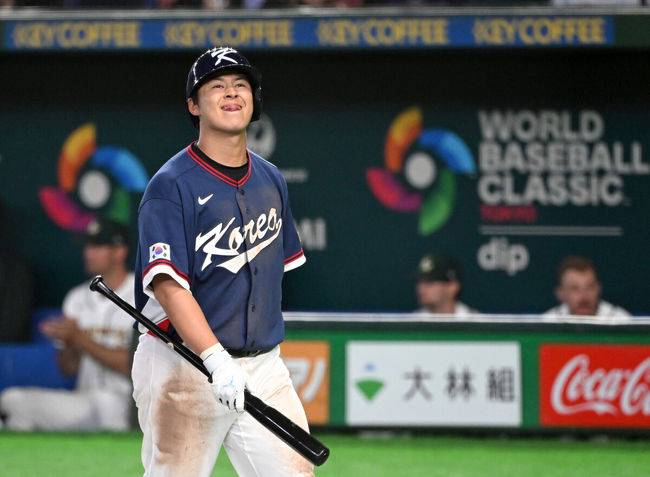 [OSEN=도쿄(일본), 손용호 기자] 9일 일본 도쿄돔에서 월드베이스볼클래식(WBC) 조별리그 C조 한국과 호주의 경기가&nbsp;열렸다.C조는 일본이 3승으로 조 1위를 확정, 8강에 진출했다. 호주가 2승 1패, 대만이 2승 2패, 한국이 1승 2패, 체코는 3패다.한국 WBC 대표팀이 8강에 진출하려면 호주에 2점 이하로 실점하면서 5점 차 이상으로 승리해야만 한다.3회초 1사 2루에서 한국 노시환이 삼진으로 물러나고 있다. 2026.03.09&nbsp;/spjj@osen.co.kr