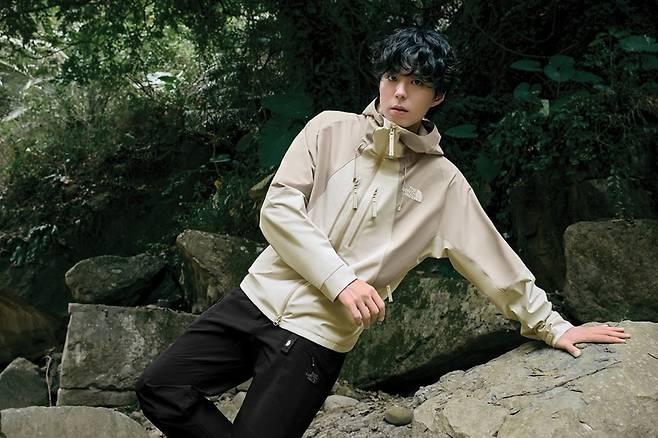 노스페이스 ‘몬테라 재킷’을 착용한 노스페이스 홍보대사 박보검. 노스페이스 제공