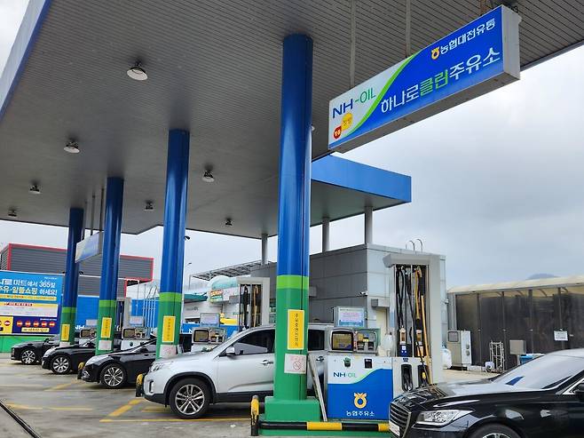 농협은 국제유가가 급등하는 상황에서도 전국 717개 농협주유소(NH-OIL)가 판매가격 상승을 최소화하며 유류가격 안정화 및 소비자 부담 완화에 최선을 다하고 있다. 농협중앙회 제공