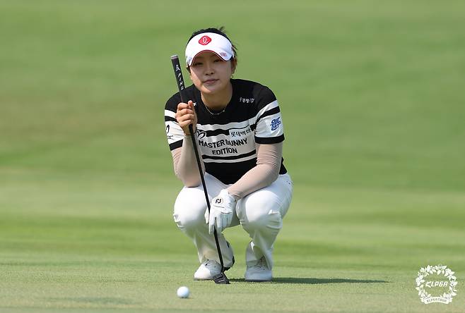퍼팅을 준비하고 있는 유현조. 사진 제공=KLPGA