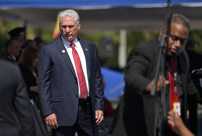 미겔 디아스카넬 쿠바 대통령(왼쪽). AFP연합뉴스