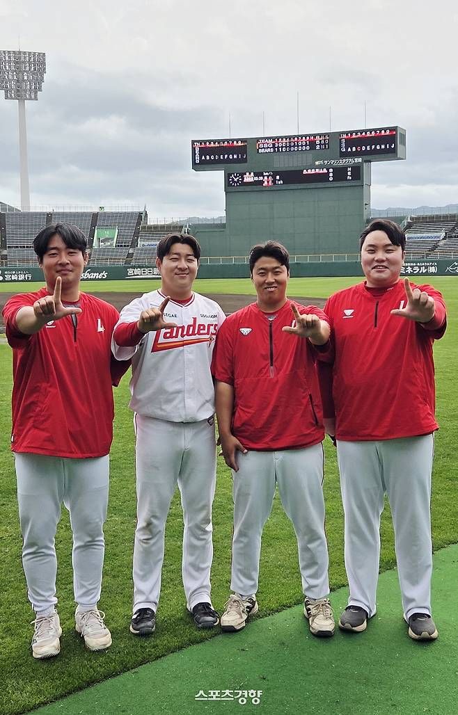 SSG 필드 파트너들이 포즈를 취하고 있다. 왼쪽부터 강재욱·류승범·이근영·설재욱 씨. 유새슬 기자
