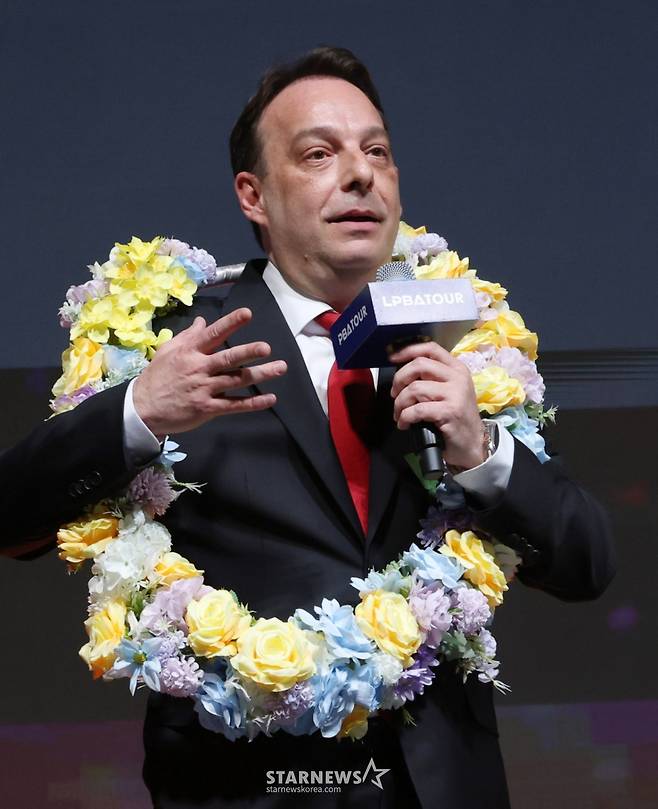 '하나카드 PBA 골든큐 어워즈 2026'이 17일 서울 광진구 그랜드워커힐서울 비스타홀에서 열렸다.  다니엘 산체스(웰컴저축은행)가 대상 수상 후 소감을 밝히고 있다. /사진=김진경 대기자