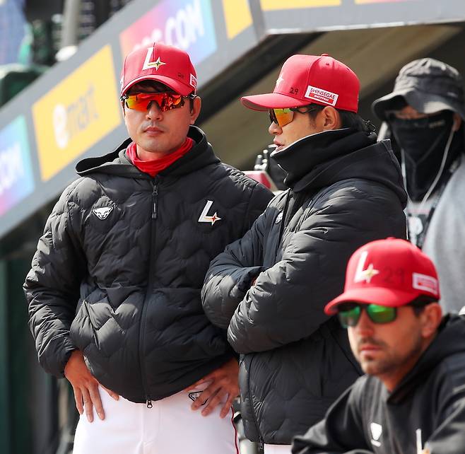 SSG 랜더스가 부상으로 재활 중인 에이스 김광현을 응원하는 마음을 담아 지난 16일 시범경기부터 선수단 전체가 김광현의 등번호 29번을 모자에 새기고 게임을 뛰고 있다. 사진 SSG 랜더스 제공