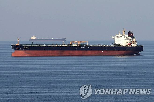 호르무즈 해협 통과하는 유조선 [로이터=연합뉴스 자료사진. 재판매 및 DB 금지]