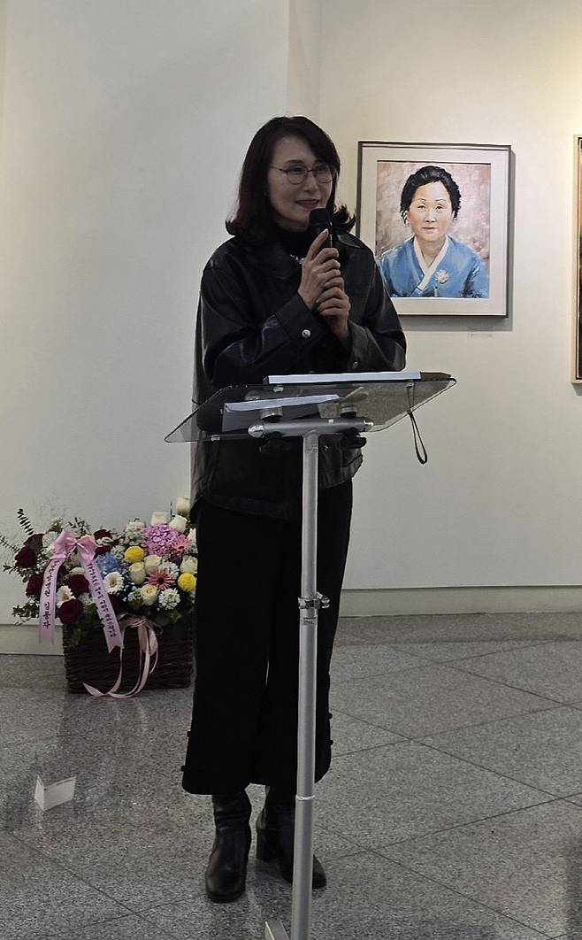 백향기 (사)한국창조미술협회 대전지회장이 인사말하고 있다.                                       사진 한성일 기자