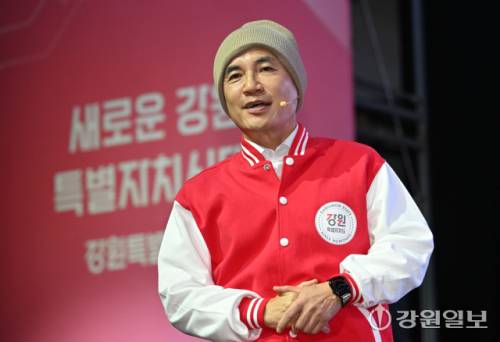 ◇국민의힘 중앙당 공천관리위원회는 17일 김진태 지사를 6·3지방선거 강원도지사 선거 단수 후보로 확정했다. 김 지사는 지난 15일 원주 치악체육관에서 열린 강원 도정보고회에서 열고 강원도정 현안과 추진상황 등에 대해 설명했다. 원주=박승선기자