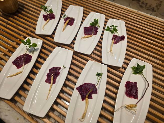 인터불고대구의 '더 뷔페 앳 인터불고'에서 제공하는 뭉티기/사진=김아름 기자 armijjang@