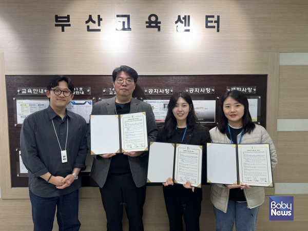 3자 업무협약을 체결하고 기념사진을 촬영하고 있다. ⓒ한국보건복지인재원