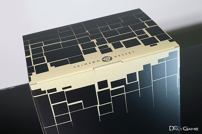 외장 케이스를 빼면 게임 속 어비스를 형상화한 박스가 나온다.