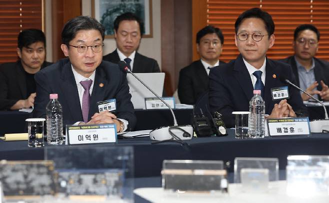 [이데일리 노진환 기자] 국민성장펀드 K엔비디아 육성 민관 합동 간담회가 17일 서울 중구 한국프레스센터에서 열렸다. 이억원 금융위원장이 인사말을 하고 있다.