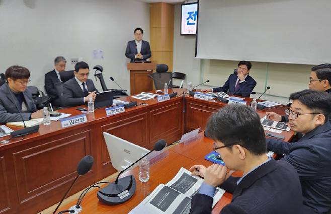 18일 국회의원회관에서 전기차 충전기 사용자 경험 개선 토론회가 진행되고 있다. (사진=이데일리 이배운 기자)