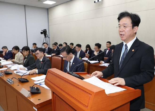 [포토]연금개혁특위, '업무보고하는 김영훈 장관'