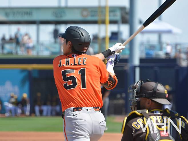 (이날 뷸러가 허용한 3안타 중에는 이정후에게 맞은 2루타도 있다)