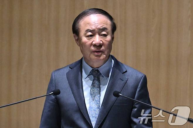 의장을 맡은 전영현 삼성전자 대표이사 부회장 겸 DS부문장이 18일 오전 경기 수원시 수원컨벤션센터에서 열린 제57기 정기 주주총회에서 인사말을 하고 있다. (공동취재) 2026.3.18 ⓒ 뉴스1 김영운 기자