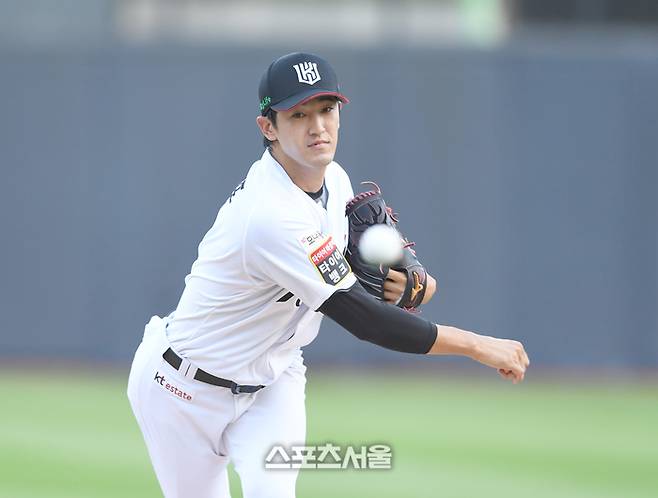 KT 선발투수 고영표가 3일 수원 KT위즈파크에서 열린 2025 KBO리그 키움과 경기에서 역투하고 있다.  2025. 7. 3. 수원 | 최승섭기자 thunder@sportsseoul.com