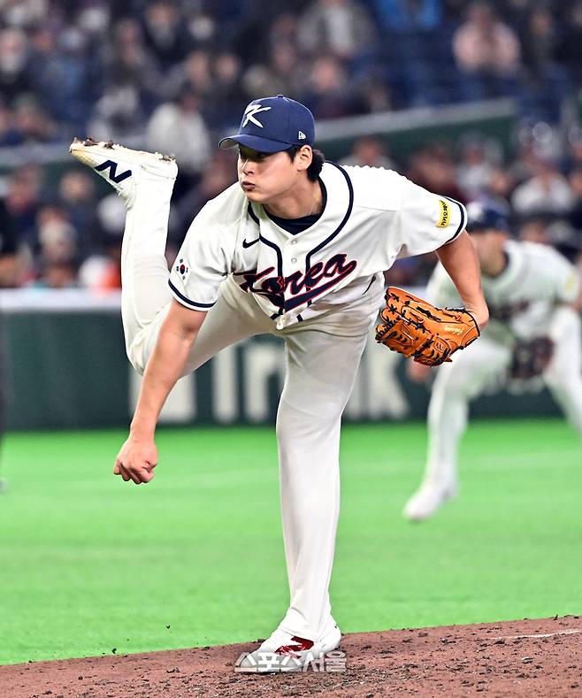 대한민국 야구대표팀의 조병현이 5일 일본 도쿄 도쿄돔에서 열린 2026 WBC 조별리그 체코와의 경기 7회초 등판해 힘차게 공을 던지고 있다. 도쿄(일본) | 박진업 기자 upandup@sportsseoul.com