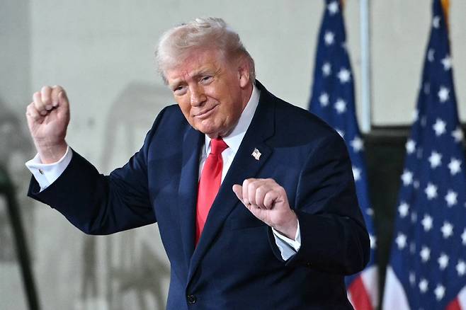 US President Donald Trump dances after delivering remarks to members of the military and their families at Fort Bragg, North Carolina on February 13, 2026. Trump will meet on Friday with the special forces soldiers who captured Venezuelan leader Nicolas Maduro in a deadly raid in Caracas in January. (Photo by Mandel NGAN / AFP)







<저작권자(c) 연합뉴스, 무단 전재-재배포, AI 학습 및 활용 금지>