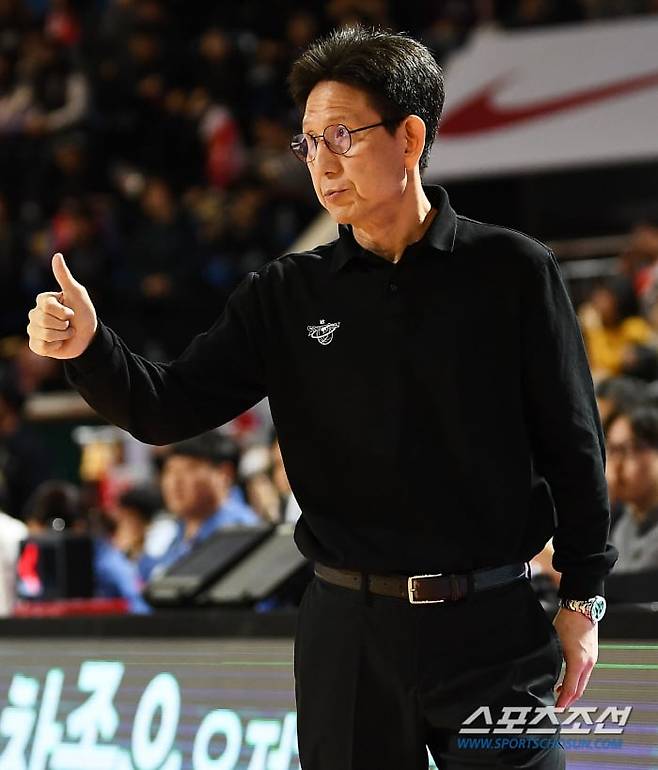 서동철 신핞은행 신임 감독이 KT 사령탑 시절이던 2023년에 팀을 지휘하는 모습. /박재만 기자