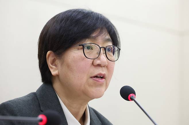 정은경 보건복지부 장관이 18일 서울 여의도 국회에서 열린 연금개혁특별위원회 전체회의에서 의원 질의에 답변하고 있다. 뉴스1