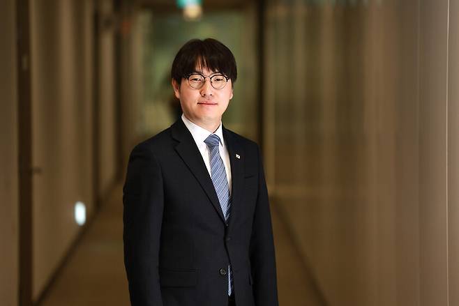 하정우 청와대 AI미래기획수석이 10일 서울 종로구 국가과학기술자문회의에서 한겨레와 인터뷰 하고 있다. 정용일 선임기자 yongil@hani.co.kr