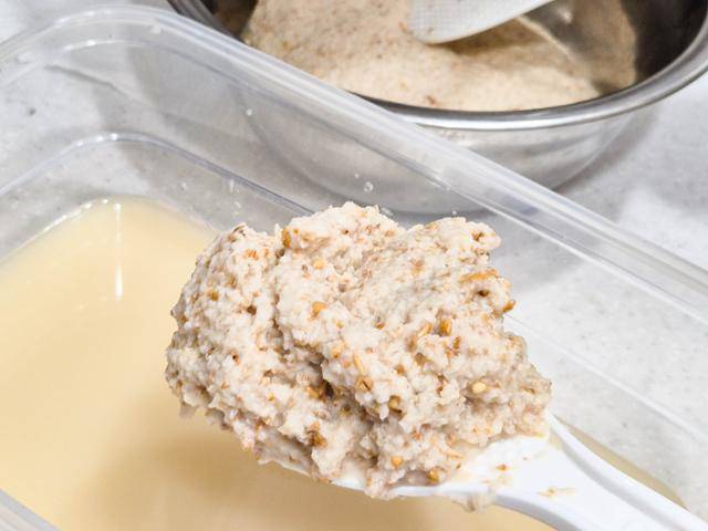 탁주를 빚은 지 3주 후 술을 거르고 남은 술지게미.