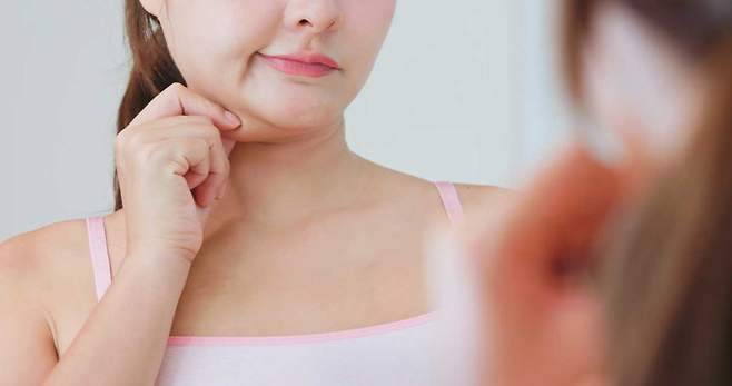 표정근을 자극하면 얼굴 근육의 긴장을 완화하고 처짐을 예방할 수 있다./사진=게티이미지뱅크