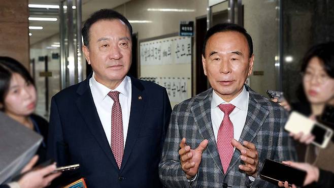 충북지사 공천 관련 당대표 면담 마친 국민의힘 박덕흠·엄태영 의원