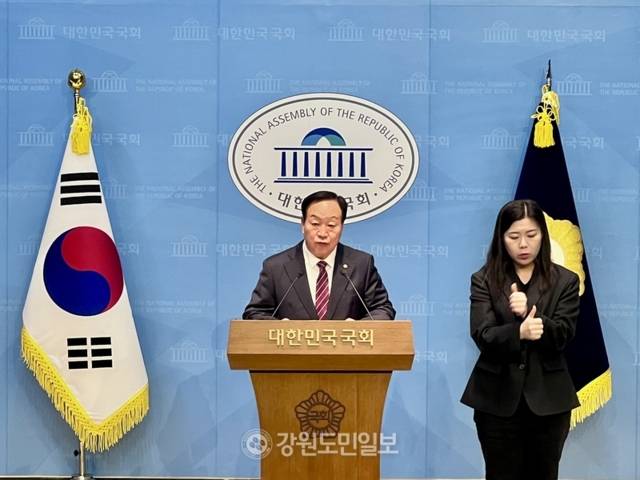 ▲ 국민의힘 한기호 국회의원이 18일 국회 소통관에서 기자회견을 하고 있다. 이세훈 기자