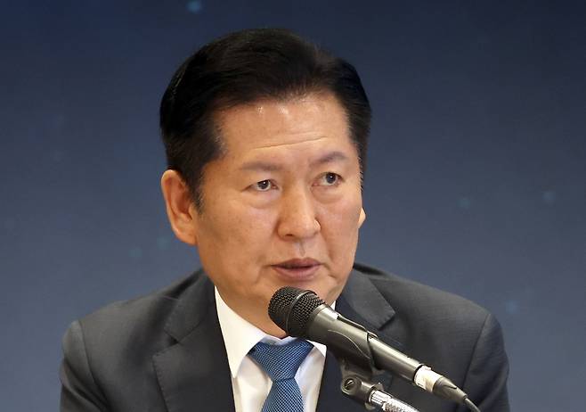 정청래 더불어민주당 대표가 18일 경남 진주시 MBC컨벤션진주 대연회장에서 열린 ‘현장최고위원 회의’에서 발언하고 있다. 연합뉴스