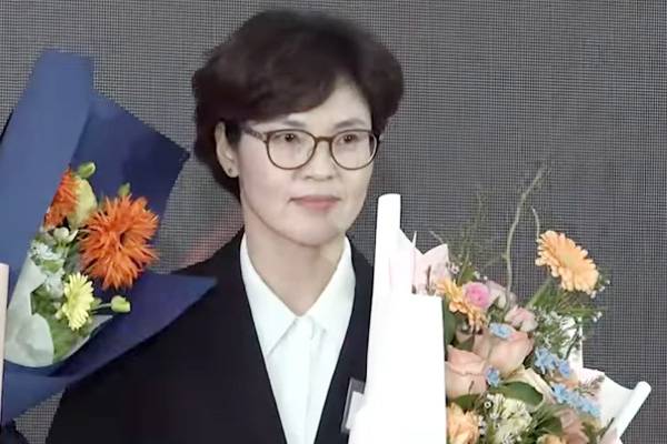 사진 제72회 대한체육회 체육상 시상식에서 생활체육 부문 장려상을 수상한 이상은 KHF 핸드볼 클럽 대표강사, 사진 출처=대한핸드볼협회 TV 영상 캡쳐