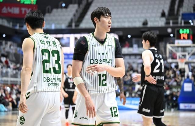 정효근이 17점 6리바운드 6어시스트로 맹활약하며 에이스의 침묵에도 승리를 이끌었다. 사진=KBL 제공