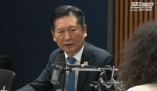 김어준 유튜브 출연  : 정청래 더불어민주당 대표가 18일 오전 김어준 씨 유튜브 방송에 출연해 이야기하고 있다. 유튜브 방송 캡처