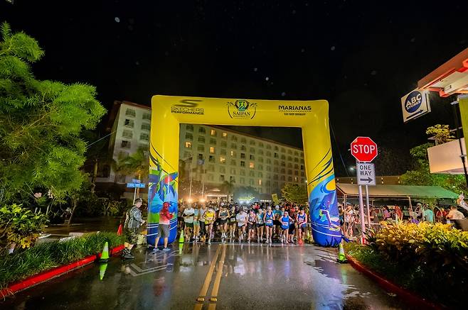 스케처스 사이판 마라톤 출발선