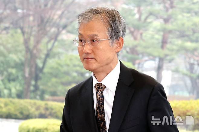 [서울=뉴시스] 조성우 기자 = 조희대 대법원장이 18일 오전 서울 서초구 대법원으로 출근하고 있다. 2026.03.18. xconfind@newsis.com