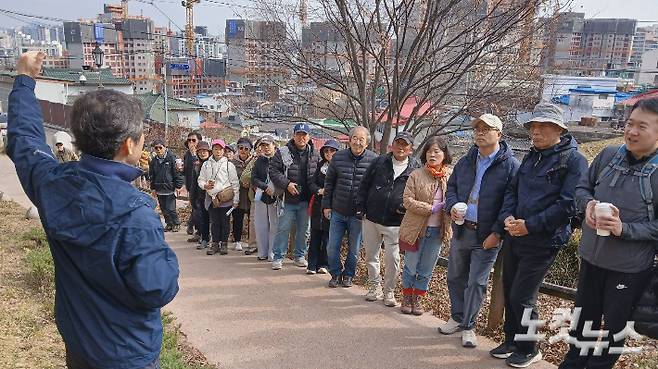 한양도성길엔 개화기 한국기독교 선교의 요람이었던 서울 선교부(북장로회, 북감리회, 남감리회, 구세군)와 주요 교단(장로회.감리회.성결교회.구세군,성공회.루터회)의 첫 번째 일곱 교회를 비롯해 사회의 빛과 소금으로 독립운동과 근대화에 기여한 30여곳의 역사교회가 자리하고 있다. 순성길 안팎 1리 성곽마을에는 근현대 서울의 시간과 함께한 100여 마을교회가 다양한 사역을 펼치고 있다. 오요셉 기자