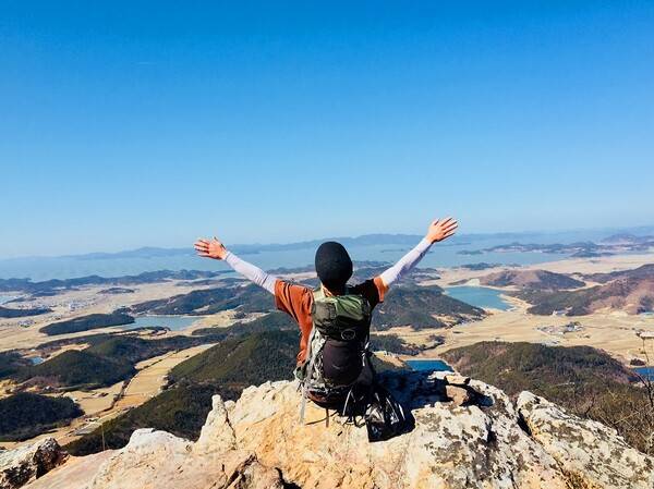 달마고도는 해남 달마산 둘레길 17.74km를 이은 걷기길이다. 6~7부 능선의 산길을 이어 트인 경치를 볼 수 있다.