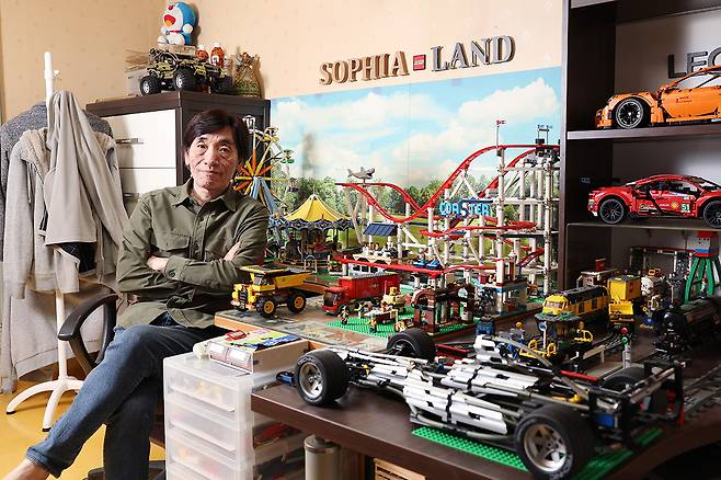 박병철 번역가는 35년 넘게 해외 과학서적 130여권을 우리말로 옮기면서 독보적인 입지를 쌓았다. 번역하는 틈틈이 프라모델·레고·당구 등 다양한 취미도 즐긴다.&nbsp;