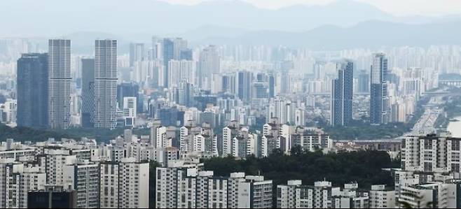 서울 중구 남산에서 시내 아파트가 보이고 있다. 뉴스1