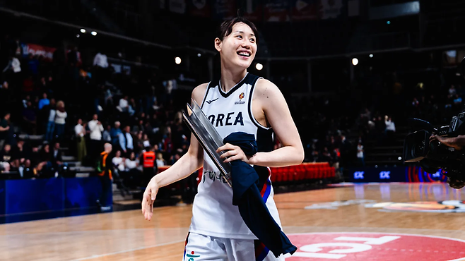 한국  여자농구 대표팀 간판 슈터 강이슬. FIBA 홈페이지