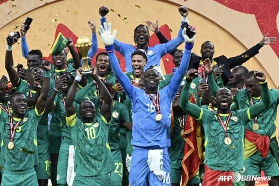 우승 기쁨을 만끽하는 세네갈 선수들. /AFPBBNews=뉴스1