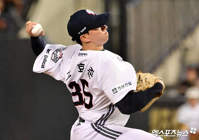 소속팀 없이 개인 운동을 소화하던 베테랑 좌완투수 고효준이 18일 KBO 퓨처스리그 시민구단 울산 웨일즈에 입단했다. 울산 웨일즈는 풍부한 경험과 노하우를 갖춘 고효준이 불펜 운영의 안정감을 더해줄 것으로 기대한다. 고효준의 두산 시절 모습. 엑스포츠뉴스 DB