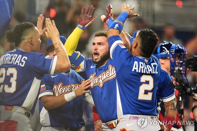 기뻐하는 베네수엘라 선수단 [AP=연합뉴스]