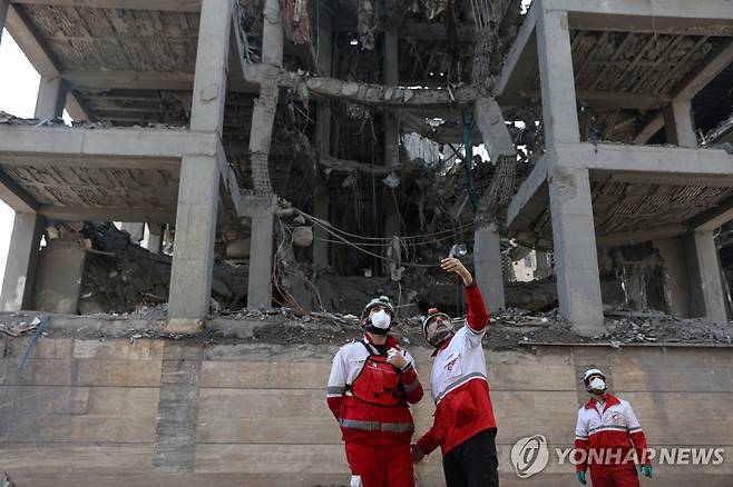 폭격으로 뼈대만 남은 이란 테헤란 내 빌딩들 [로이터=연합뉴스. 재판매 및 DB 금지]