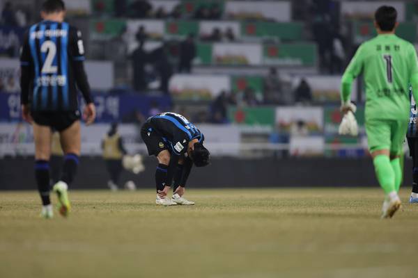 지난 18일 대전 하나시티즌과의 4라운드 경기에서 패배한 인천 유나이티드 김건희가 고개를 숙이고 있다. 2026.3.18 /한국프로축구연맹 제공